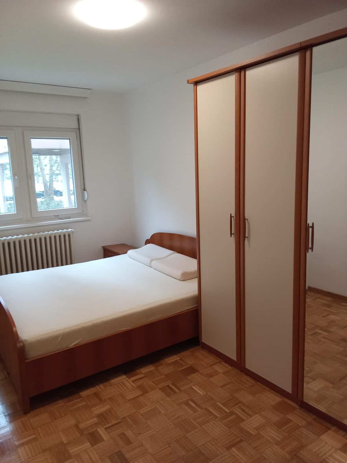 8 bedroom french bed Celebonovica Bezanija Beograd flat sale tenanted Expo 2027 prodaja sa zakupcima tenanted invest estate property bitcoin Serbia