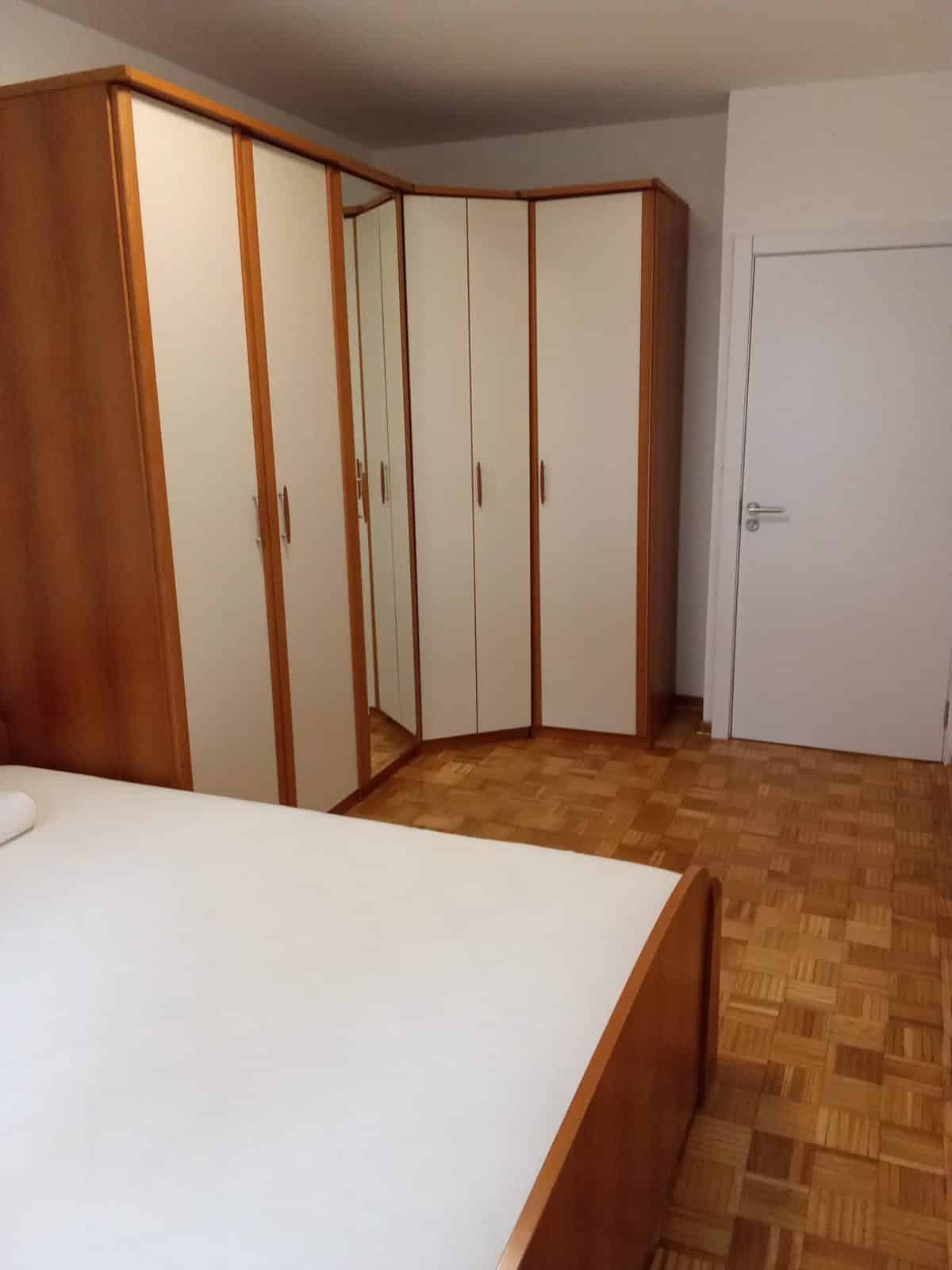 8a bedroom french bed Celebonovica Bezanija Beograd flat sale tenanted Expo 2027 prodaja sa zakupcima tenanted invest estate property bitcoin Serbia