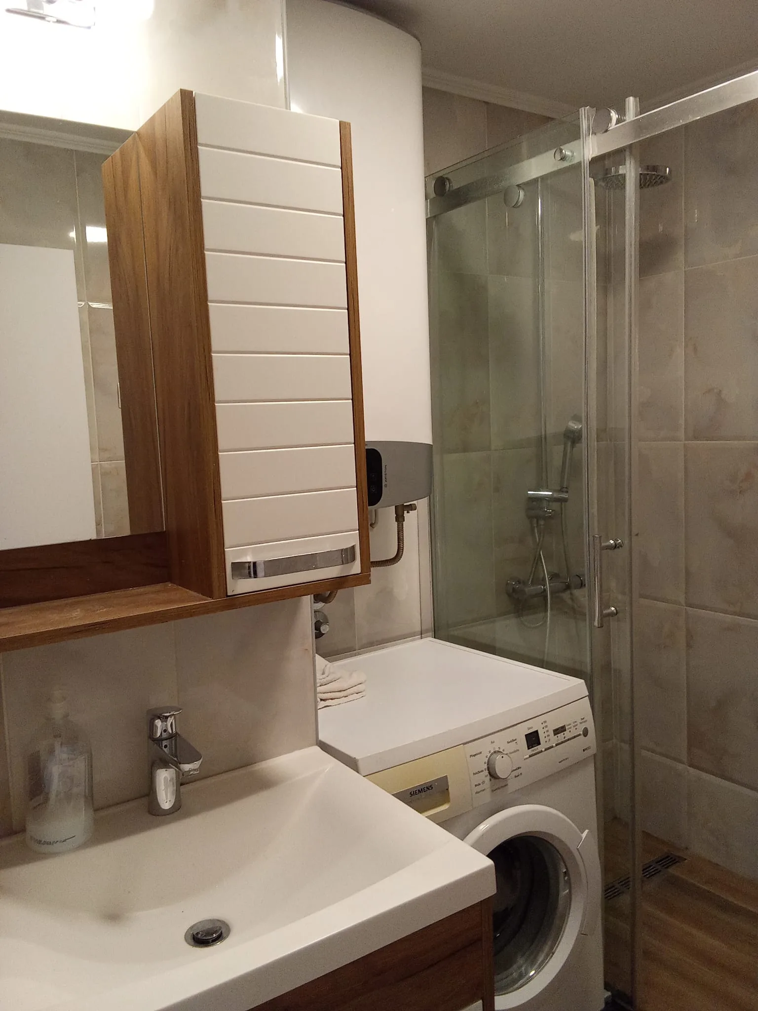 4a bathroom Celebonovica Bezanija Beograd flat sale tenanted Expo 2027 prodaja sa zakupcima tenanted invest estate property bitcoin Serbia