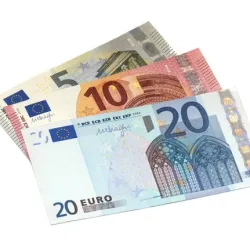 5-10-20-euro-banknotes-isolated_117930-65